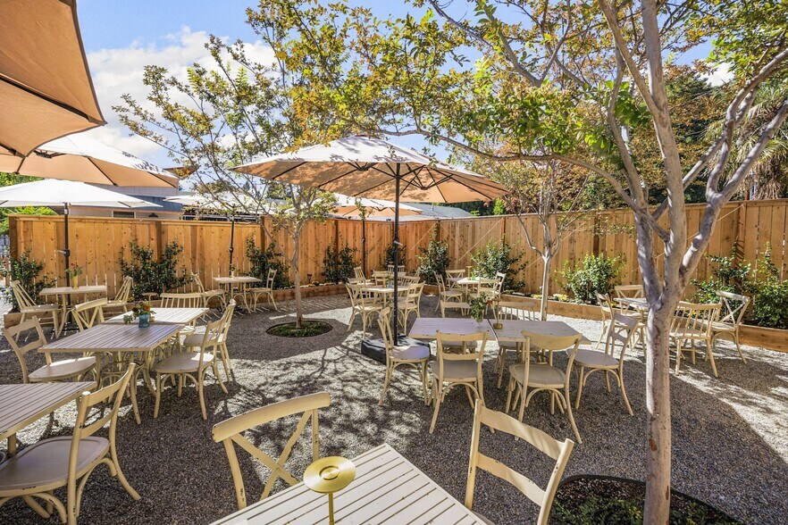 More Photos Of 240 E California St, Jacksonville Hotel For Sale