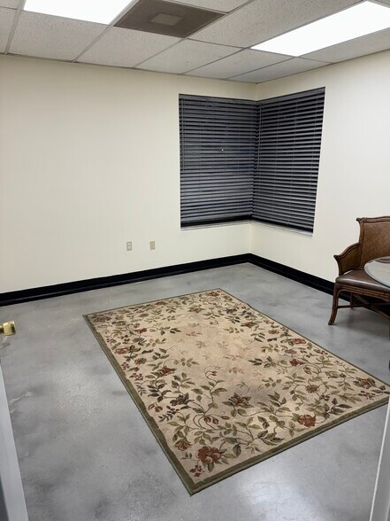 More Photos Of 621 Lakeview Rd, Clearwater Coworking Space