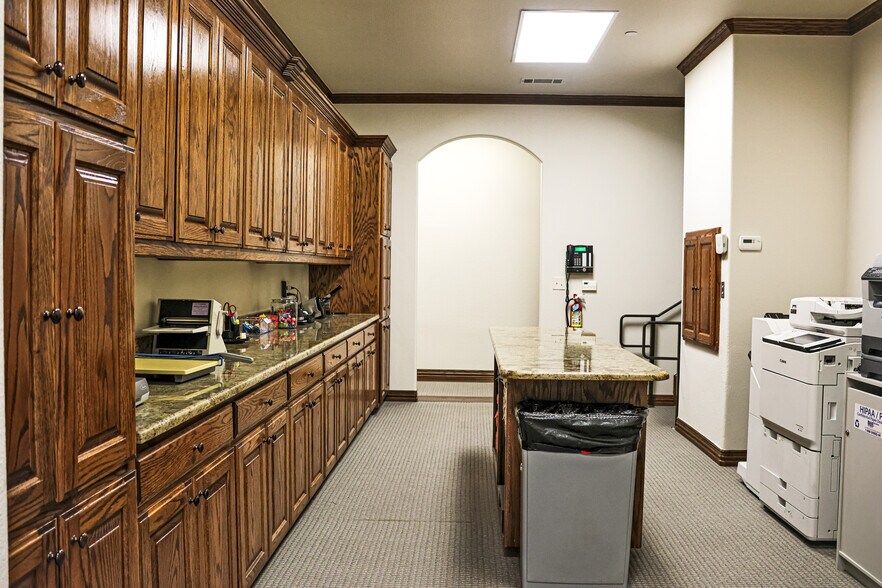 More Photos Of 1312 Glade Rd, Colleyville Loft Creative Space For Sale