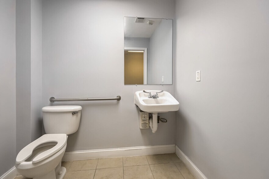 More Photos Of 5981-5985 Columbia Pike, Falls Church Medical For Sale