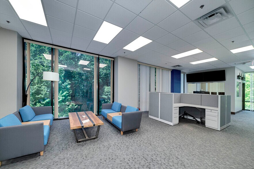 More Photos Of 2010 Avalon Pky, Mcdonough Office For Lease