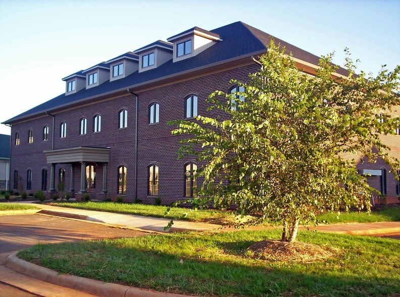 More Photos Of 2929 Crouse Ln, Burlington Medical For Lease