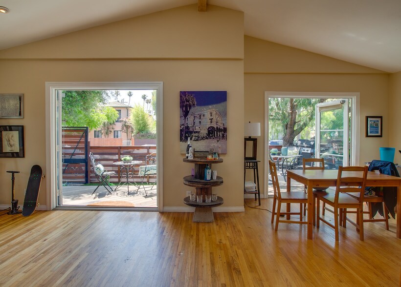 More Photos Of 565 Westminster Ave, Venice Apartments For Sale