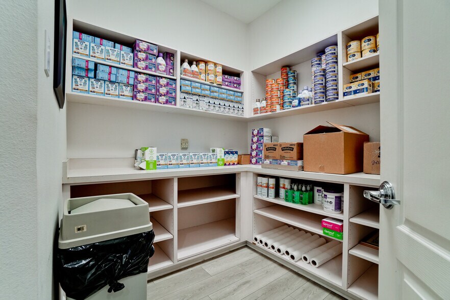 More Photos Of 1666 Mound St, Sarasota Medical For Sale