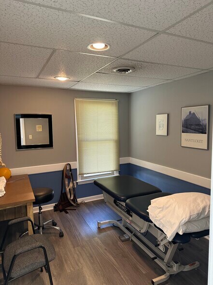 More Photos Of 12 Parmenter Rd, Londonderry Medical For Lease