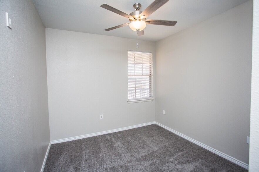 More Photos Of 2627 Oak Dr, Lubbock Apartments For Sale