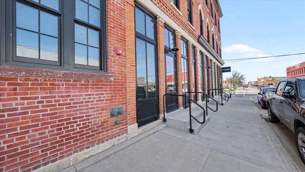 More Photos Of 102 Walnut St, Winona Office Residential For Sale