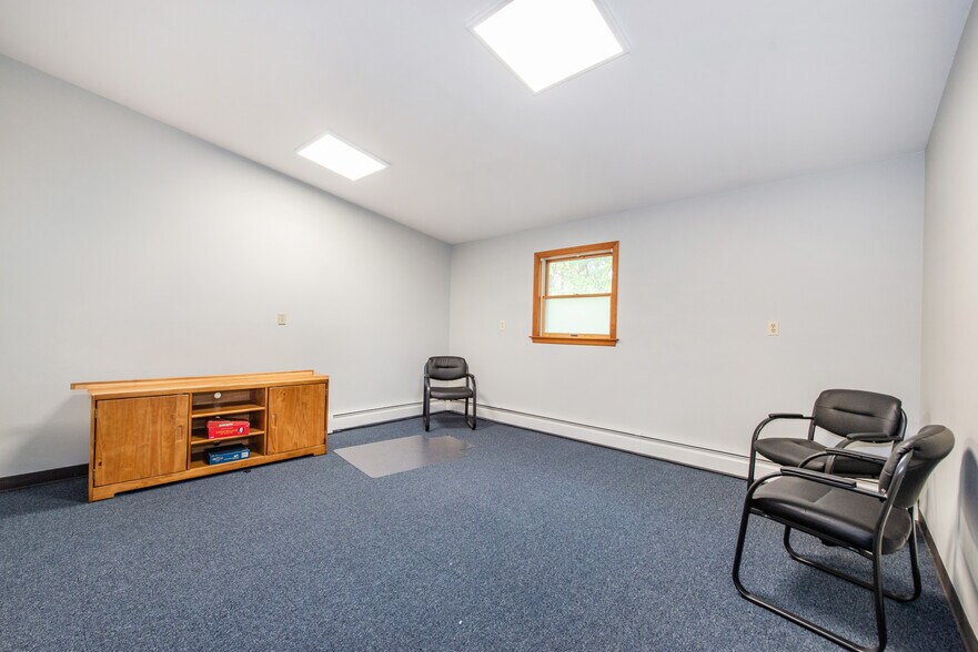 More Photos Of 13 Stillwater Rd, Blairstown Office For Lease