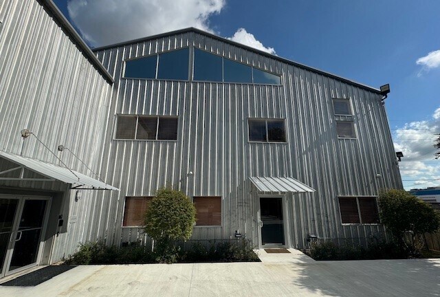 More Photos Of 5712 Val Verde St, Houston Loft Creative Space For Lease