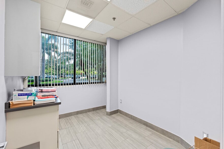 More Photos Of 9970 S Central Park Blvd, Boca Raton Medical For Lease