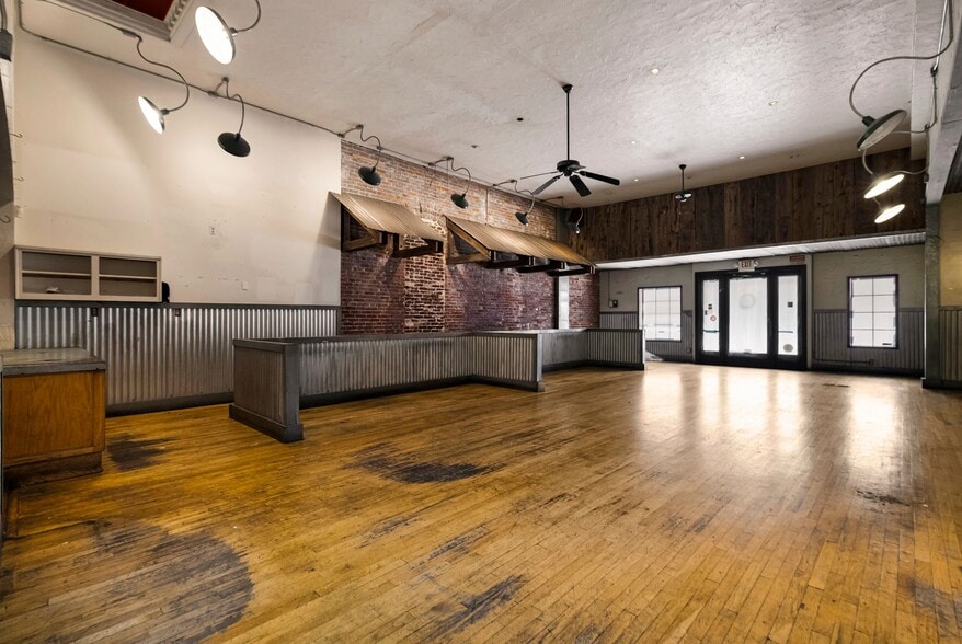 More Photos Of 131 Broadway St, Chico Restaurant For Sale