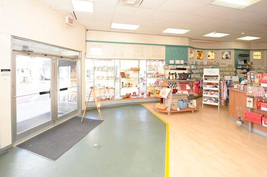 More Photos Of 66 E Ridgewood Ave, Ridgewood General Retail For Lease