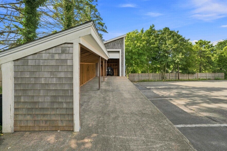 More Photos Of 148 Katama Rd, Edgartown Flex For Sale