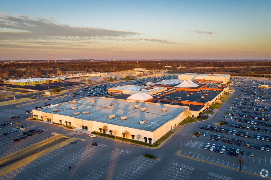 More Photos Of 14002 E 21st St, Tulsa Unknown For Lease