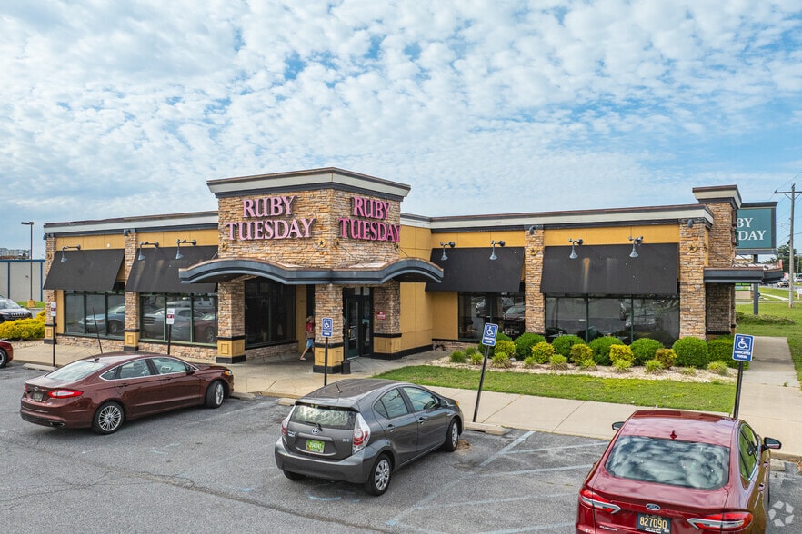 More Photos Of 945 N Dupont Blvd, Milford Restaurant For Lease