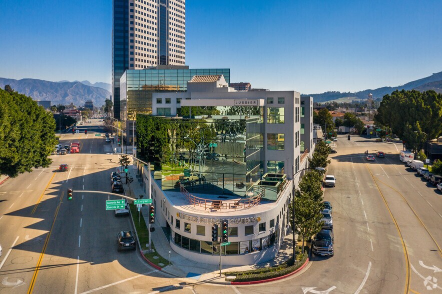 More Photos Of 4100 W Alameda Ave, Burbank Coworking Space