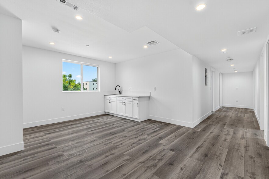 More Photos Of 1597 W 37th St, Los Angeles Apartments For Sale