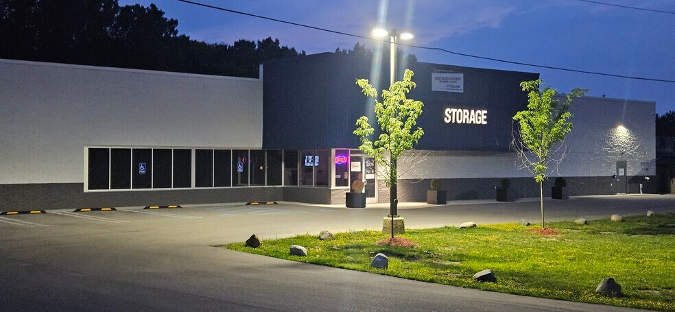 More Photos Of 2630 E Grand River Ave, Howell Self Storage For Sale