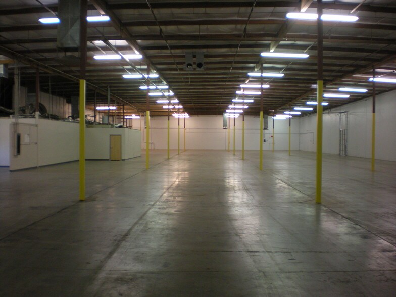 More Photos Of 819 W Fairmont Dr, Tempe Warehouse For Lease