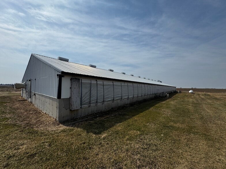 More Photos Of N5000 Co M hwy, Darien Warehouse For Sale