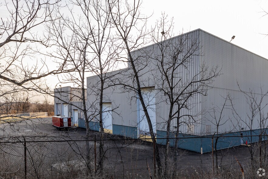 More Photos Of 4930 Buttermilk Hollow Rd, West Mifflin Manufacturing For Lease