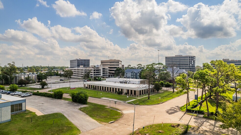 More Photos Of 2110 E Governors Cir, Houston Light Manufacturing For Sale