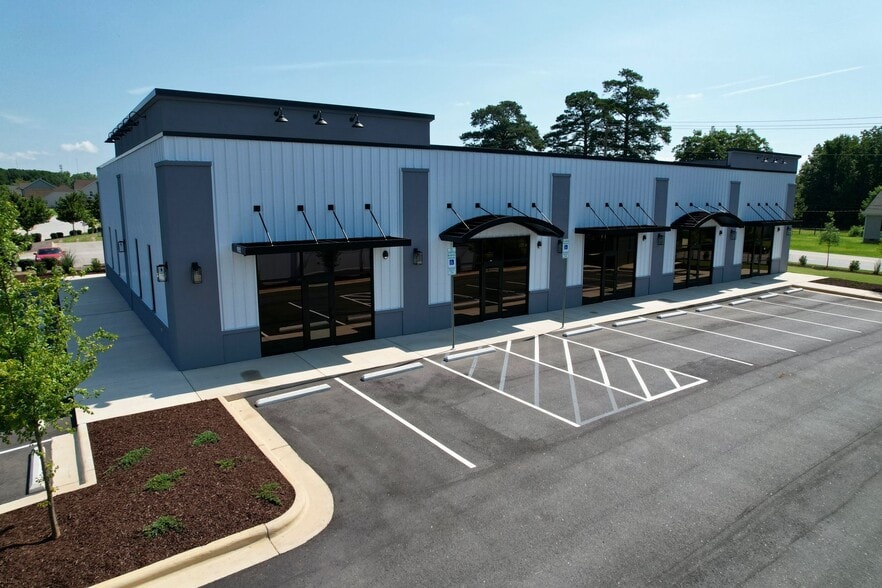 More Photos Of 982 Adams Point Dr, Garner Flex For Lease