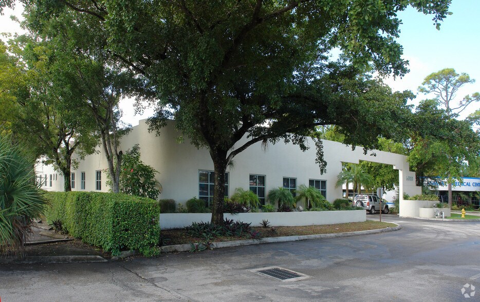 More Photos Of 6800 W Commercial Blvd, Lauderhill Office For Lease