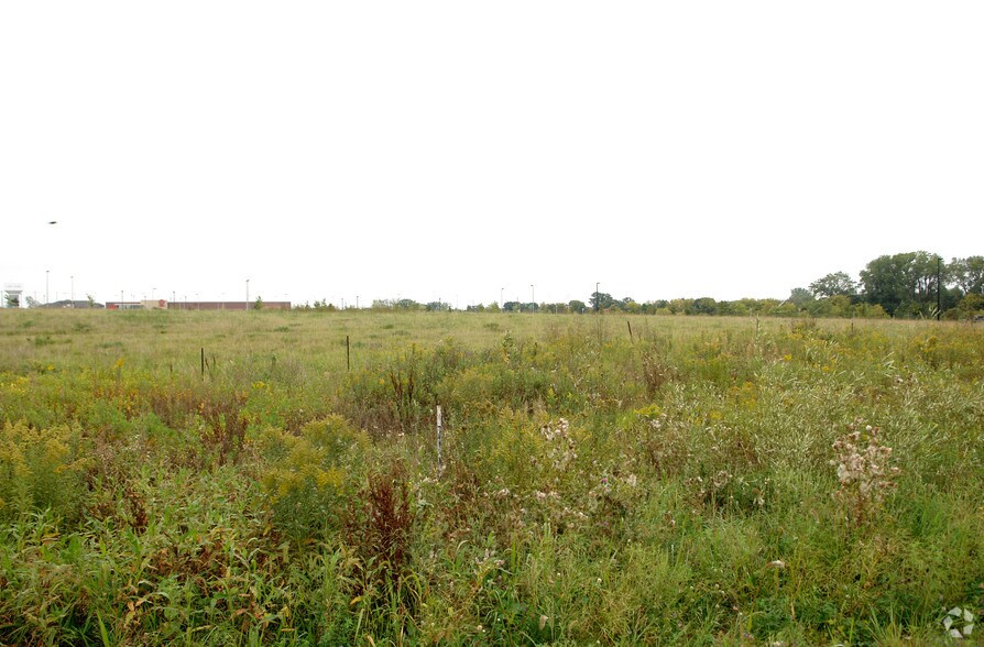 More Photos Of 7400 33rd St N, Oakdale Freestanding For Lease