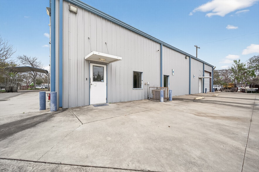 More Photos Of 10038 Grover Ln, Houston Warehouse For Sale