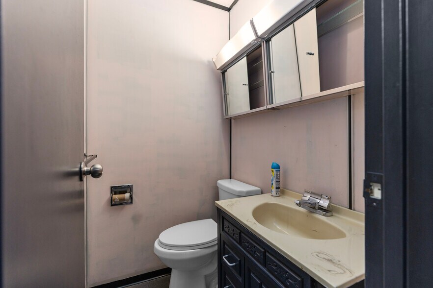 More Photos Of 212 Queen St E, Sault Ste. Marie Office For Lease