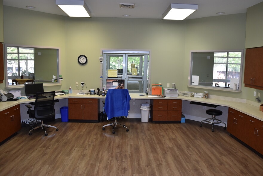 More Photos Of 727 Cox Creek Pky, Florence Healthcare For Sale