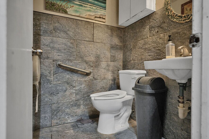 More Photos Of 7007 SW 13th Ter, Miami Warehouse For Sale