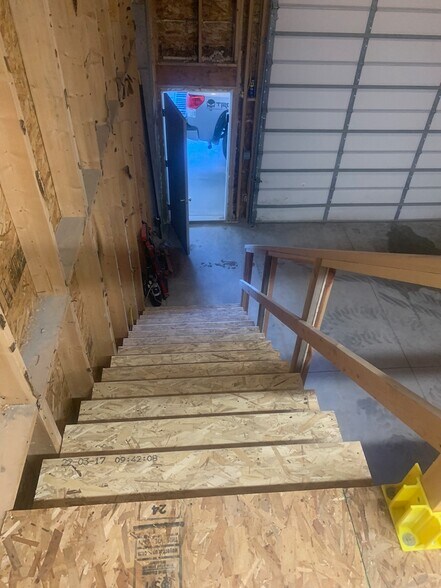 More Photos Of 47220 Gallatin Rd, Big Sky Warehouse For Lease