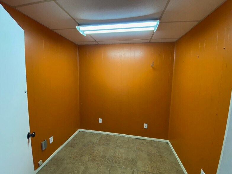 More Photos Of 13306 State Highway 110 S, Tyler Warehouse For Lease