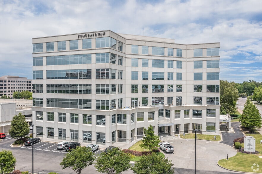 More Photos Of 6070 Poplar Ave, Memphis Office For Lease