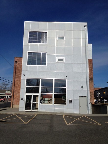 More Photos Of 30 Bridge St, New Milford Storefront Retail Office For Lease