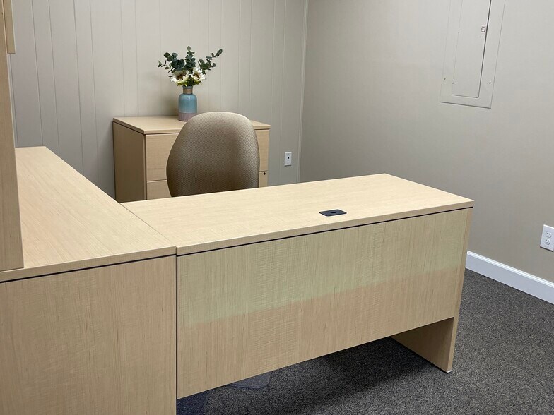 More Photos Of 1046 W Busch Blvd, Tampa Medical For Lease