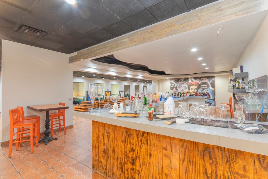 More Photos Of 1704-1710 W Main St, Central Restaurant For Lease