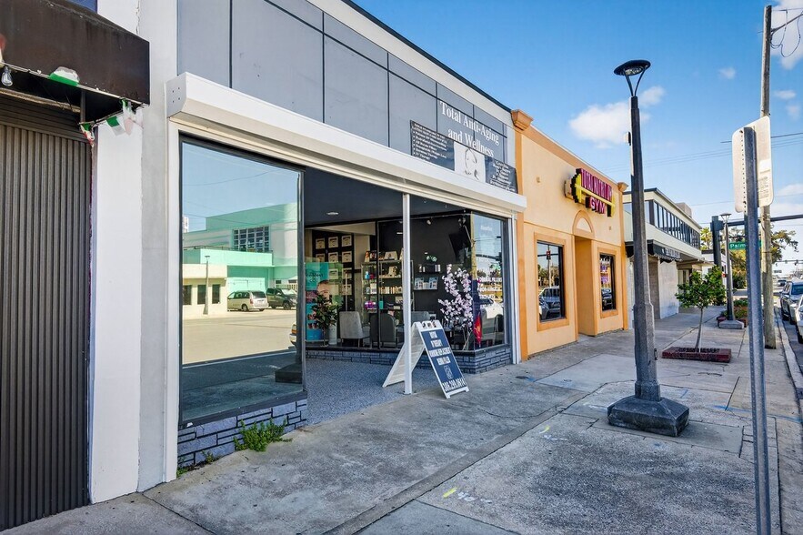 More Photos Of 141 W International Speedway Blvd, Daytona Beach Storefront For Sale
