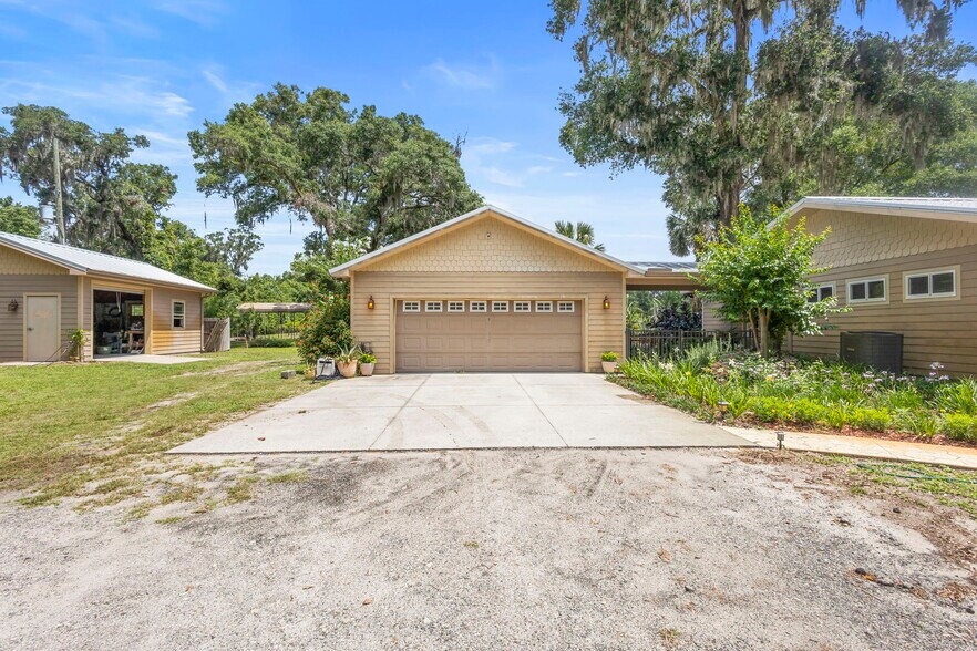 More Photos Of 1056 Reynolds Rd, De Leon Springs Specialty For Sale