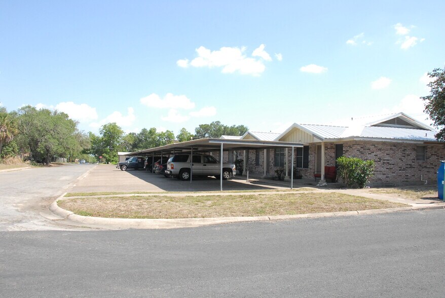 More Photos Of 1400 N Saint Marys St, Beeville Apartments For Sale