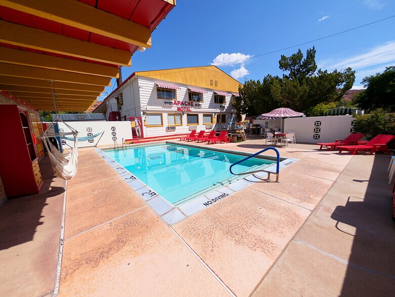 More Photos Of 166 S 400 E, Moab Hotel For Sale