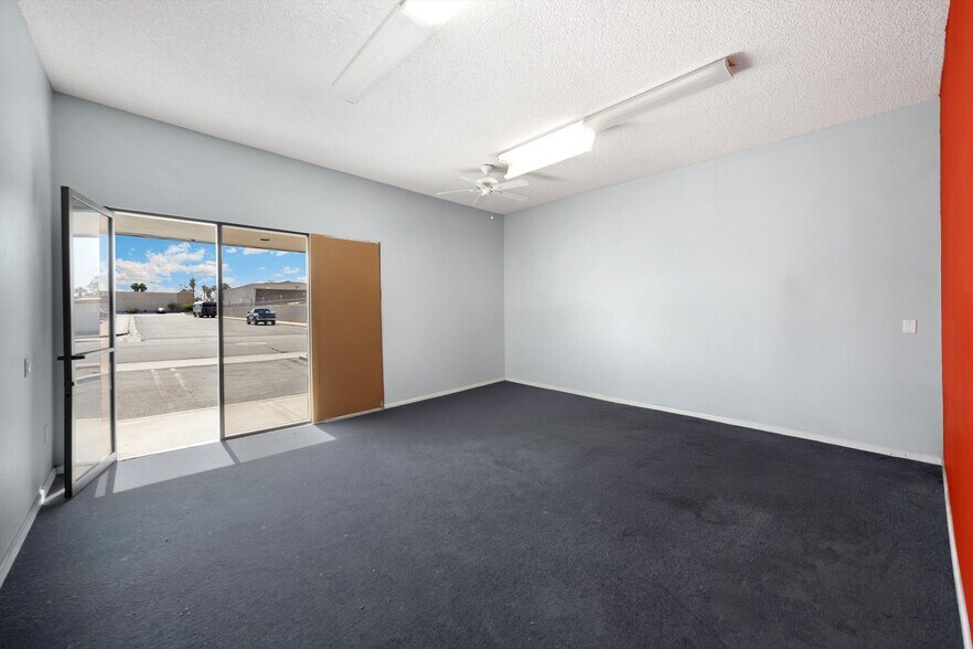More Photos Of 811-823 S Williams Rd, Palm Springs Self Storage For Sale