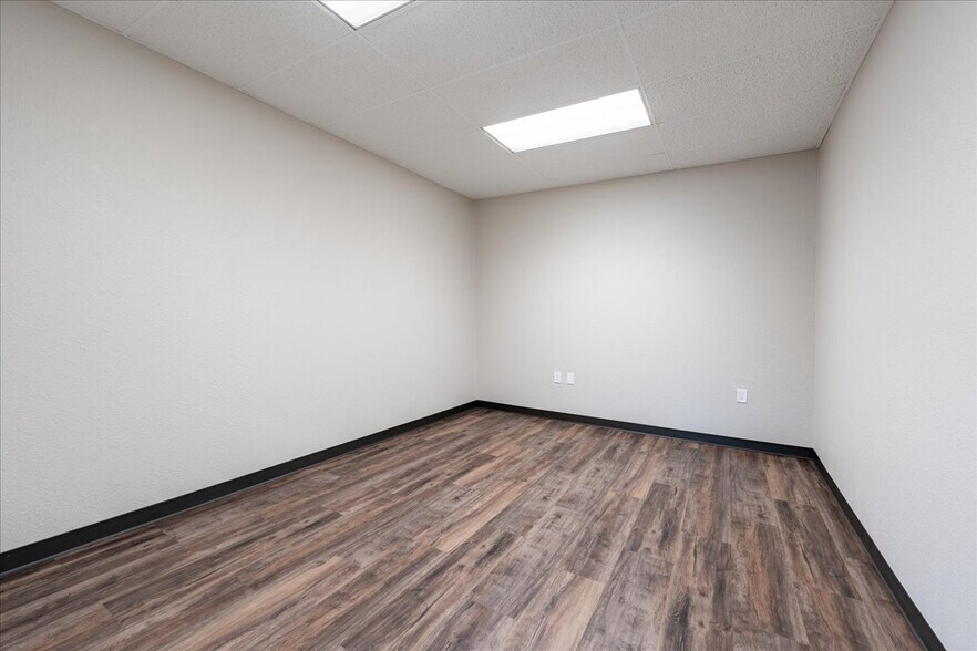 More Photos Of 2151 Van Horn Rd, Fairbanks Warehouse For Lease