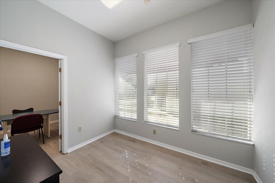 More Photos Of 3900 Clark Rd, Sarasota Medical For Sale