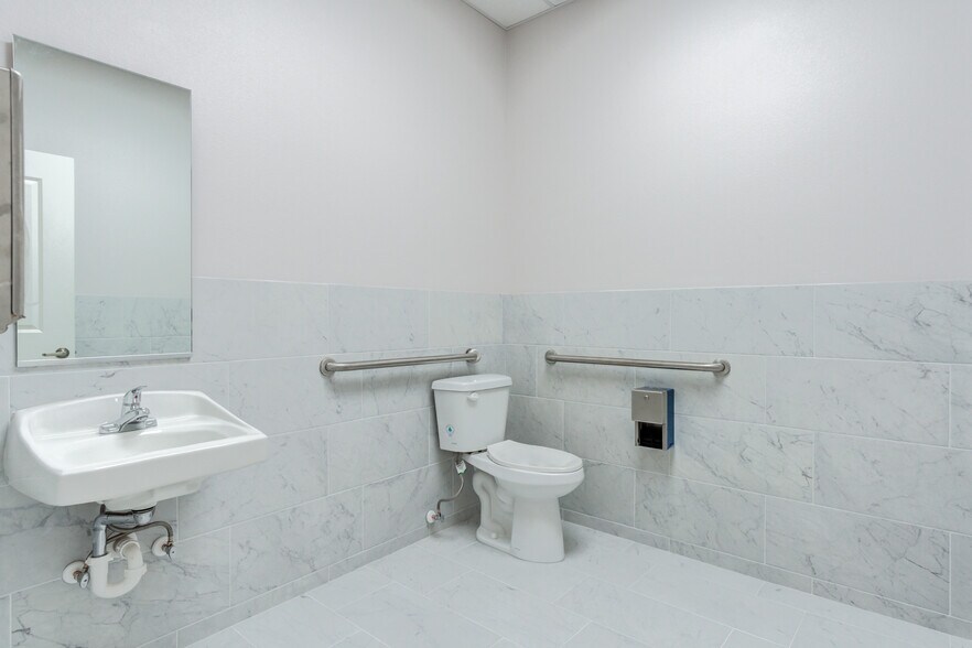 More Photos Of 3216 116th st, Lubbock Warehouse For Sale