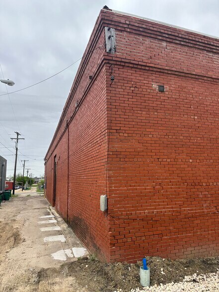 More Photos Of 18 S Alvin Ailey St, Rogers Freestanding For Sale