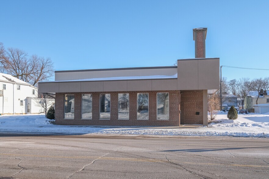 More Photos Of 915 S Front St, Mankato Office For Sale