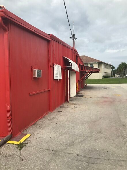 More Photos Of 270-272 Beth Stacey Blvd, Lehigh Acres Industrial For Sale
